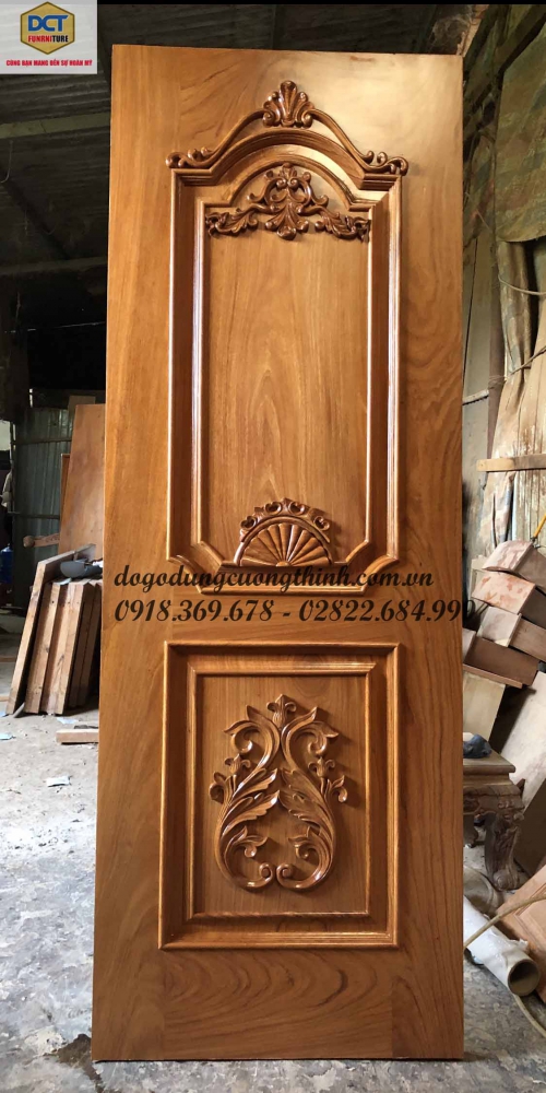 cánh cửa tân cổ điển